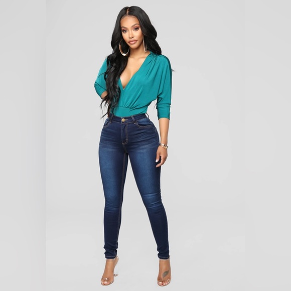 Alexa High Rise Booty
Lifter Skinny Jeans -
Dark Denim
Size: 9 - Picture 1 of 6